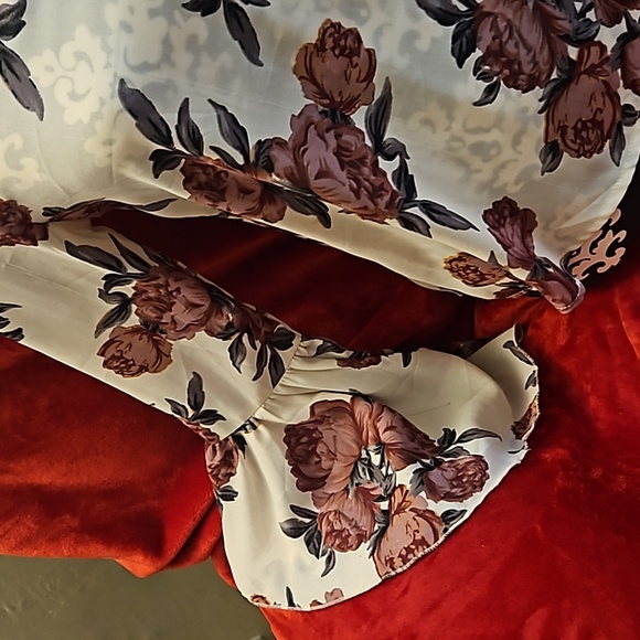 Live 4 Truth Flare Bell Sleeve Top - Picture 3 of 12